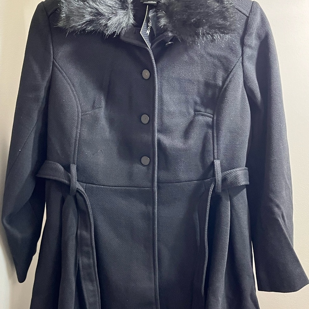 Women’s black wool blend coat size 14. New with tags, faux fur collar